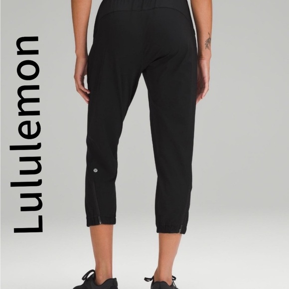 Lululemon Adapted State High Rise cropped Jogger in good condition ππποΈποΈ - Picture 1 of 9
